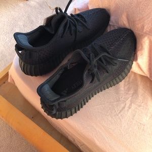 Yeezy Boost 350 V2